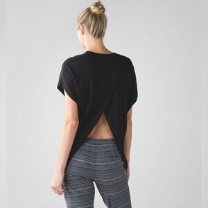 LULULEMON Devout Short Sleeve Tee No Size Tag Check Measurements